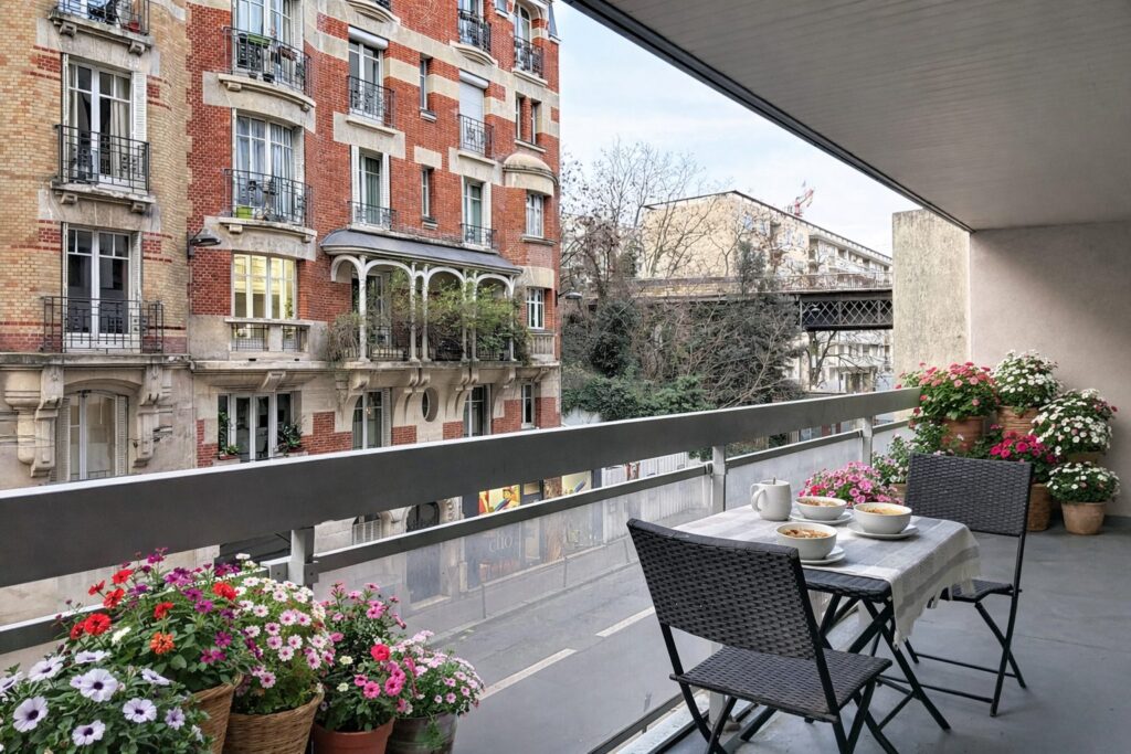 Paris 15 – 2 pièces avec balcon, cave et parking