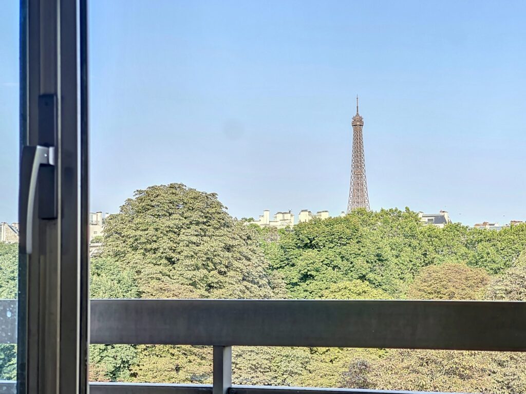 Paris 16 – Jardin du Ranelagh – 4 pièces balcon vue Tour Eiffel avec chambre de services et parking