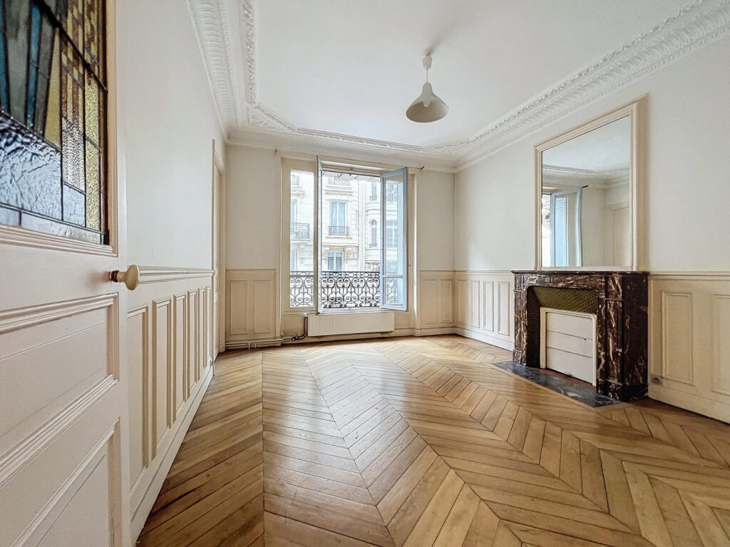 Paris 18 – 3 pièces Parquet – Moulures – Cheminée – Profession libérale poossible
