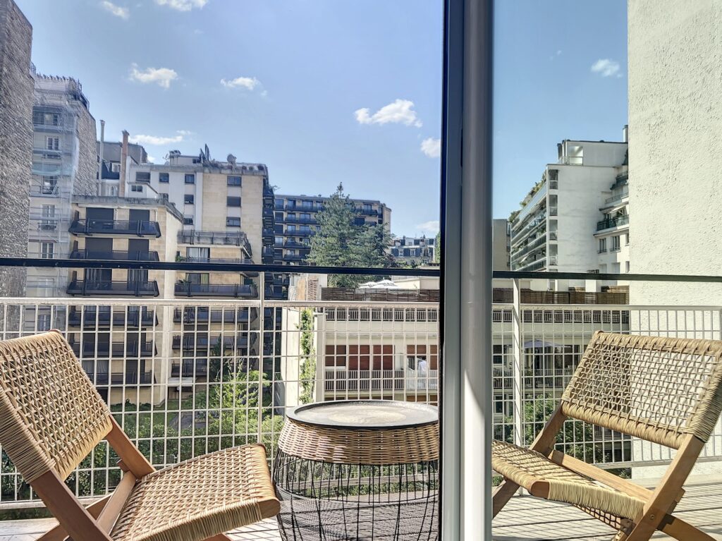 Paris 16 – Rue Félicien David – Studio refait à neuf avec balcon – Calme sur jardin
