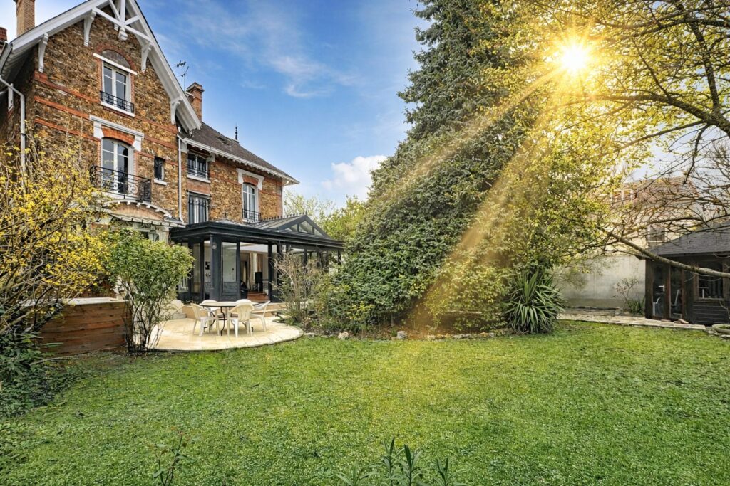 94 – Saint-Maur-des-Fossés – Quartier Vieux Saint Maur – Splendide Meulière – 11 pièces