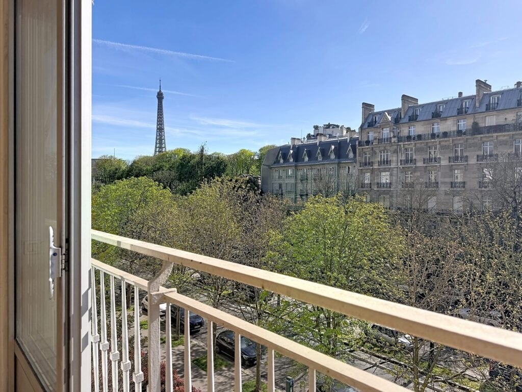 Paris 16 – Trocadéro – Vue Tour Eiffel – Balcon Soleil