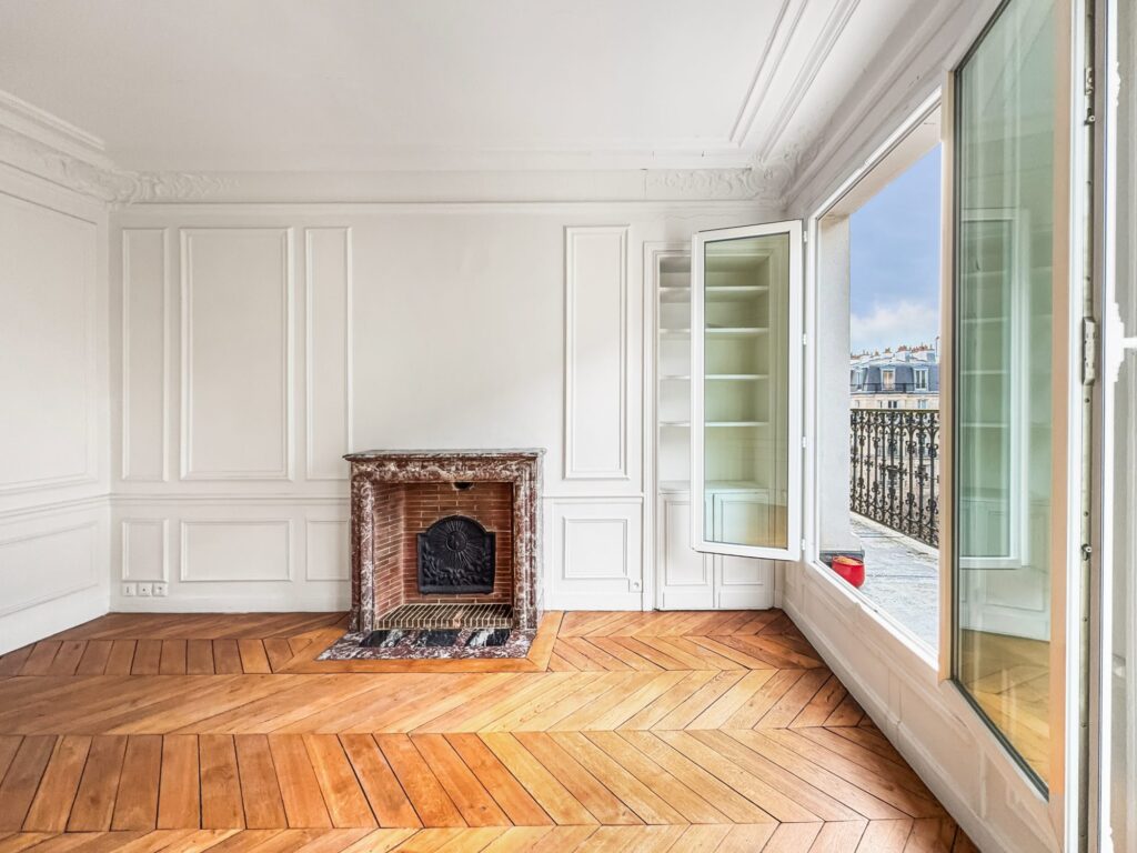 Paris 17 – Appartement Haussmannien – 6 pièces – Traversant – Balcon filant