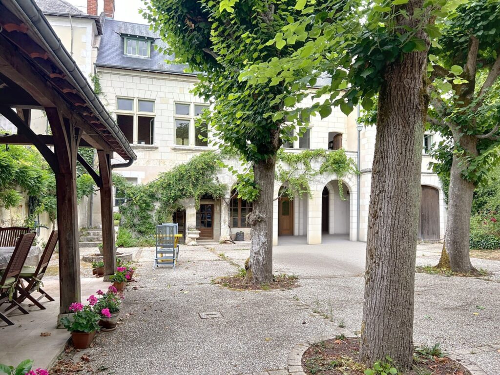Moulin rénové de 12 pièces Plein Sud – A proximité du Château de Chissay